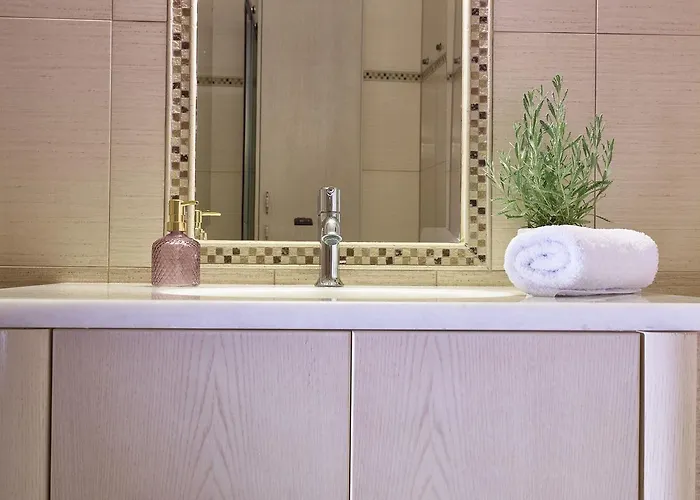 Giovanna's Lux Apartment, By Zantewize Apartmán