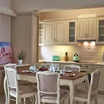Giovanna's Lux Apartment, By Zantewize *