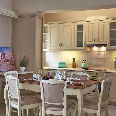 Giovanna's Lux Apartment, By Zantewize *